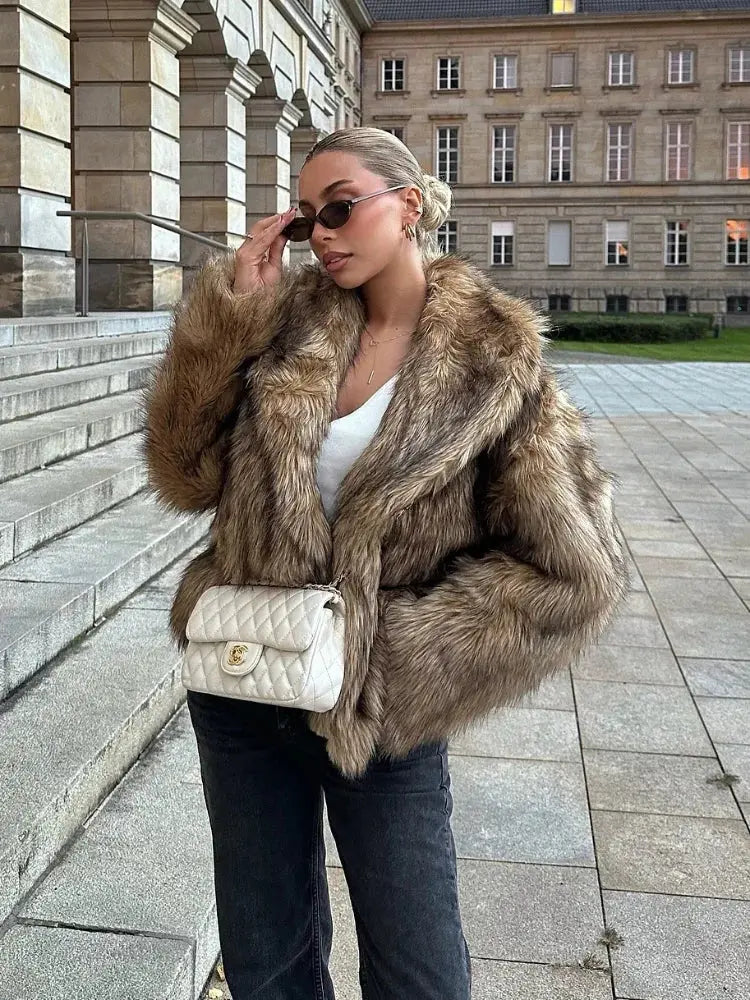 2024 Vintage Faux Fur Short Coats Women Retro Thick Large Cuffs Solid Fur Coat Female Winter Warm Lady Chic High Street Outwear FZwear