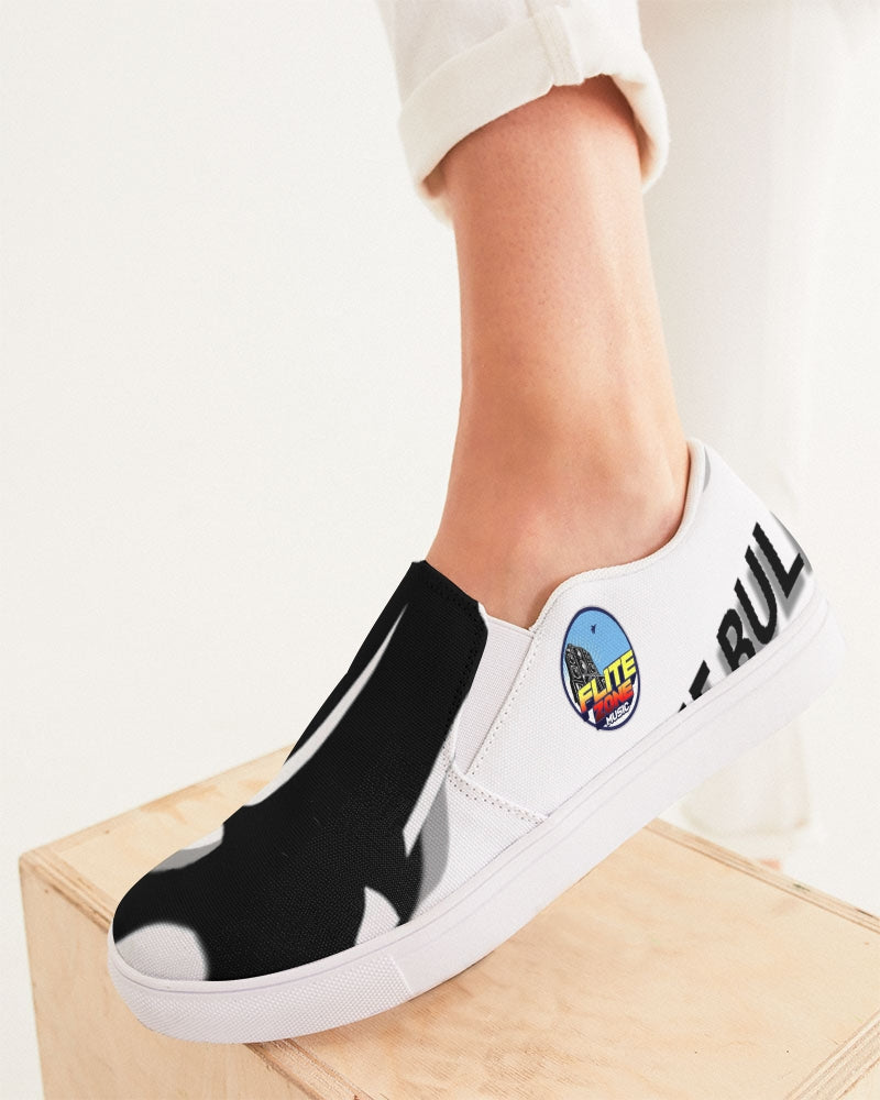 the white bull women's slip-on canvas shoe
