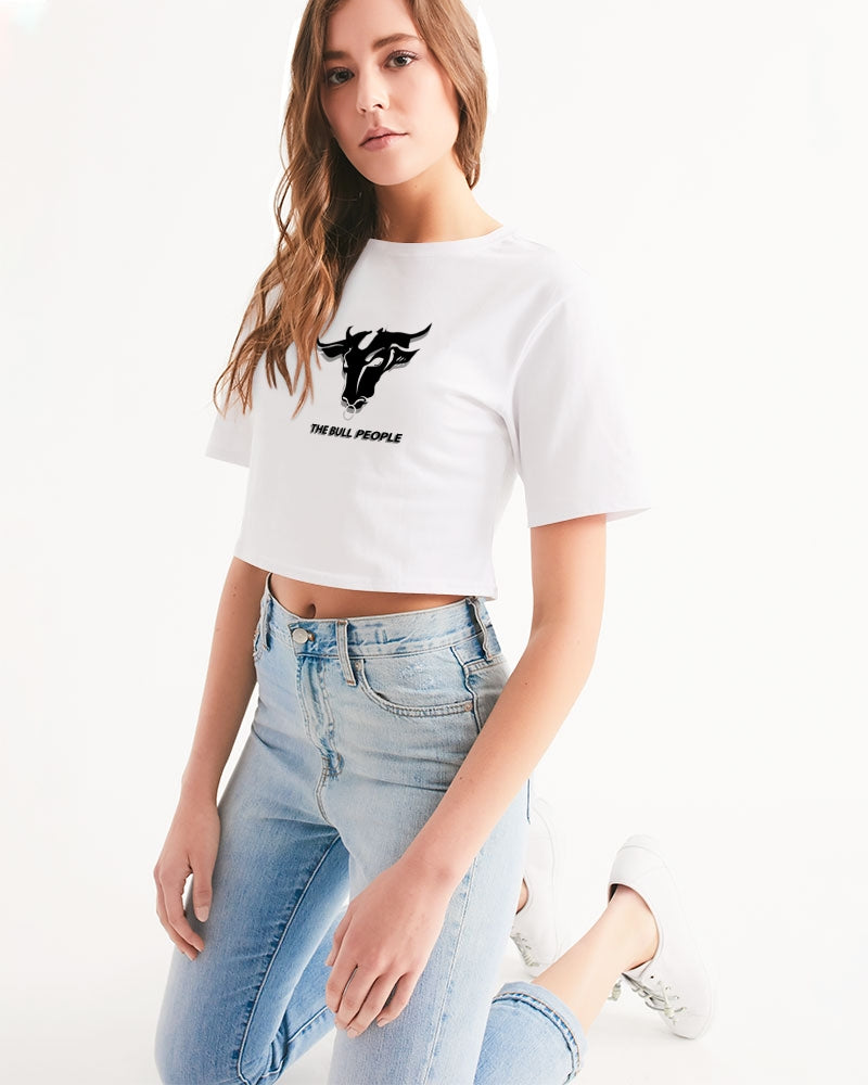 the white bull women's cropped tee