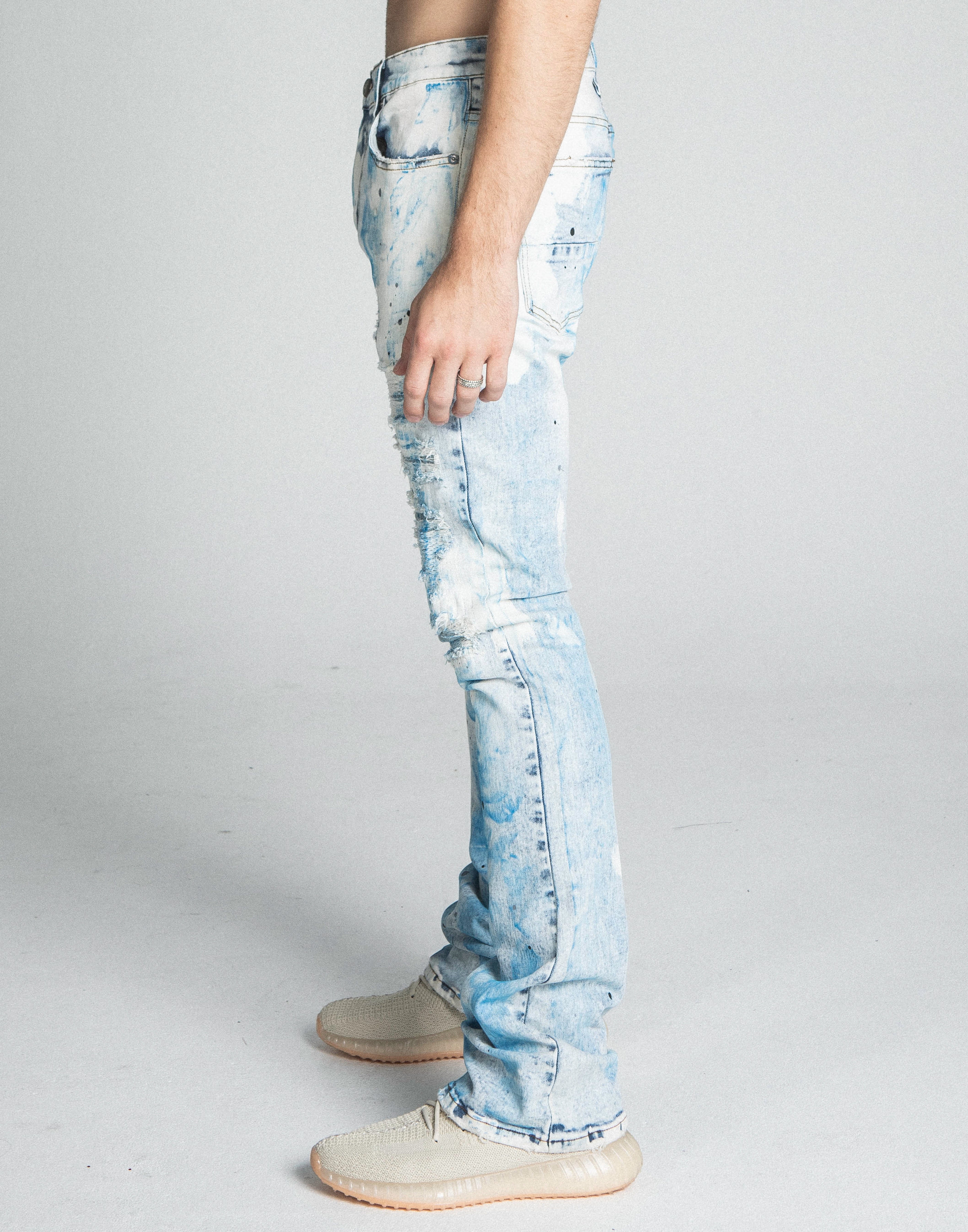 AJ28SK LIGHT BLUE/WHITE PAINT STACKED JEANS PANTS