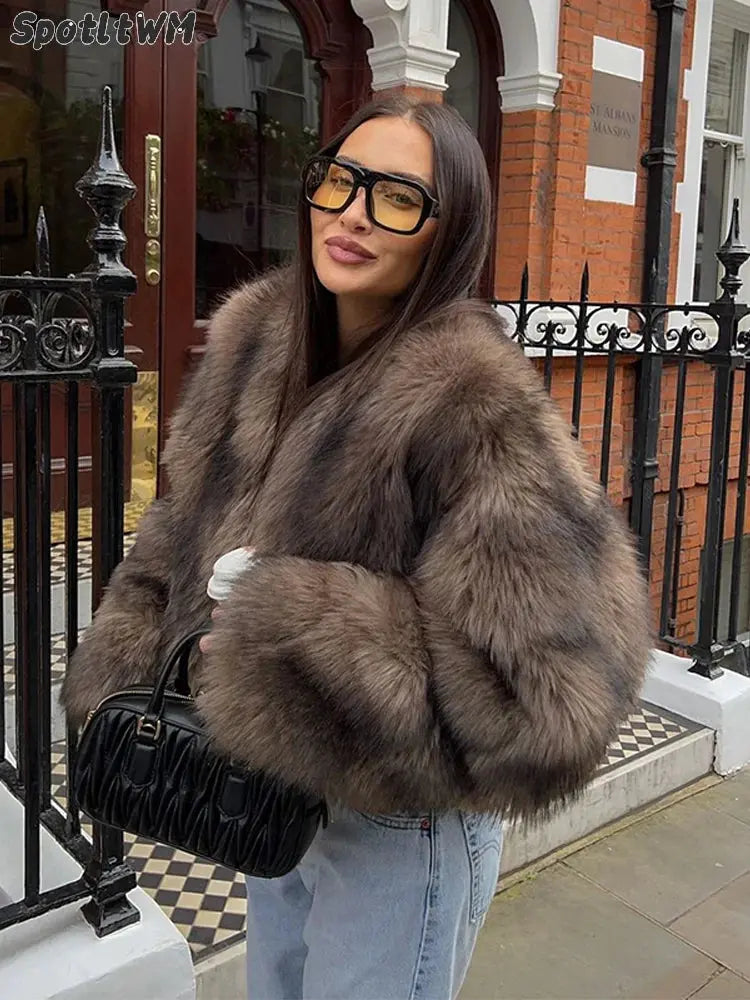 2024 Vintage Faux Fur Short Coats Women Retro Thick Large Cuffs Solid Fur Coat Female Winter Warm Lady Chic High Street Outwear FZwear