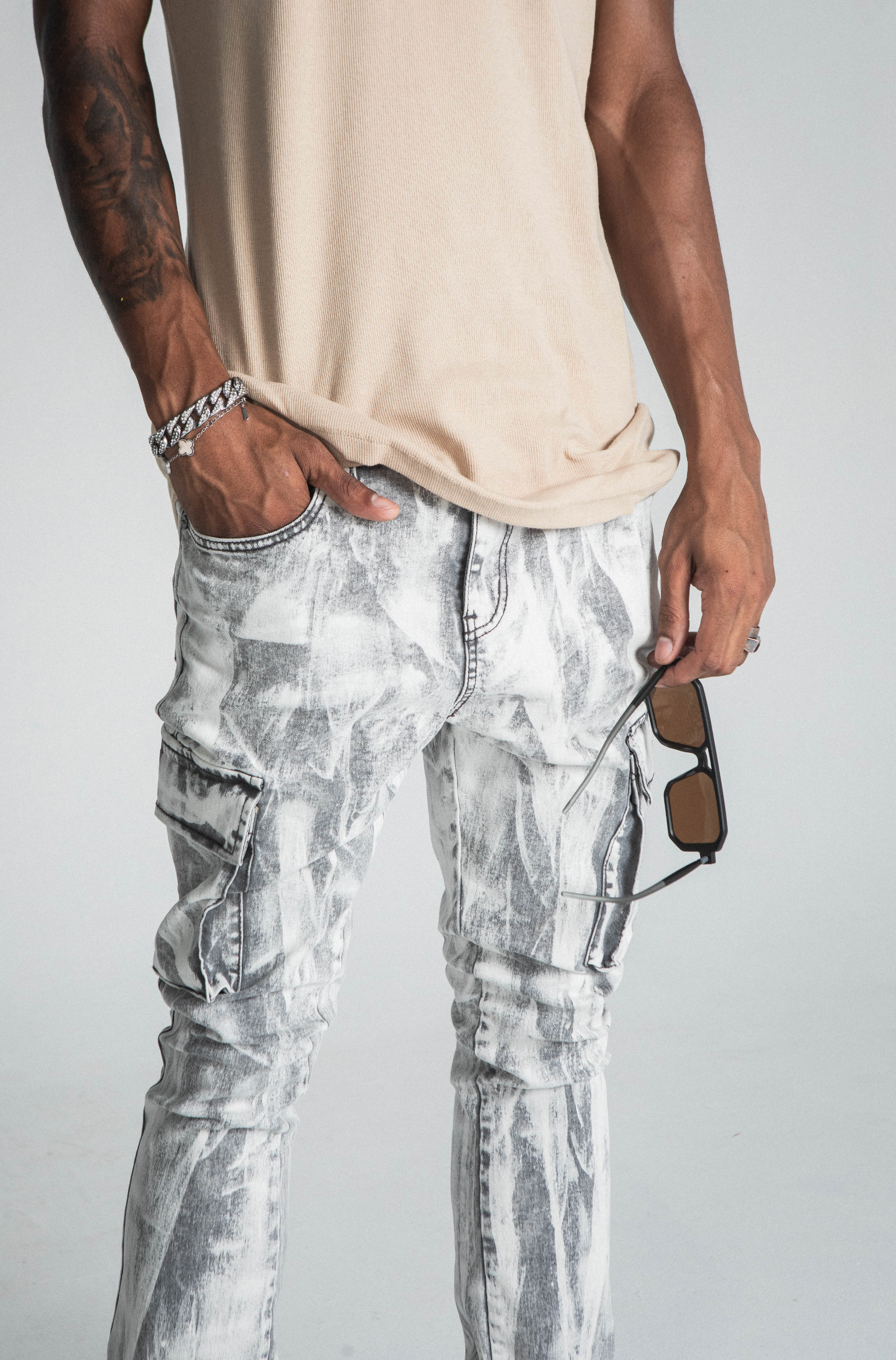 AJ29SK GREY/WHITE WASH STACKED CARGO JEANS PANTS